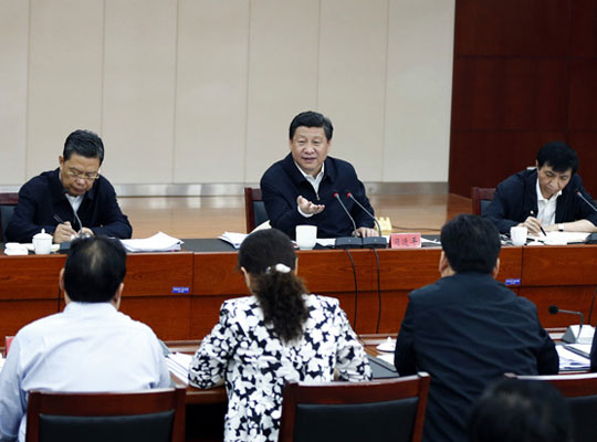 2014年5月9日,习近平到党的群众路线教育实践活动联系点河南省兰考县,指导兰考县委常委班子专题民主生活会并发表重要讲话。