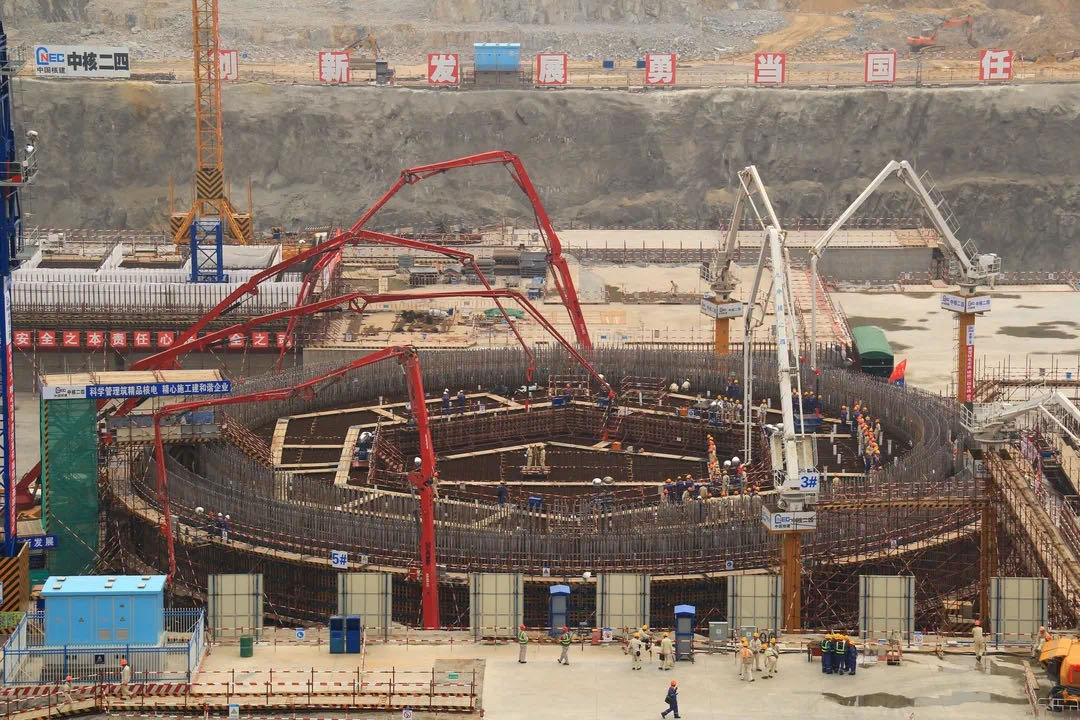 2015年5月7日,福清5号机组核岛浇筑第一罐混凝土